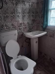 Vonios kambarys apgyvendinimo įstaigoje Ayra Home Stay