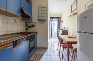 Dapur atau dapur kecil di Comfy Apartment in Lucca Center near San Michele!