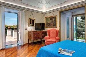 TV a/nebo společenská místnost v ubytování GOCCE VILLAS - The Palace Villa Escondida