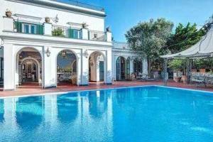 Bazén v ubytování GOCCE VILLAS - The Palace Villa Escondida nebo v jeho okolí