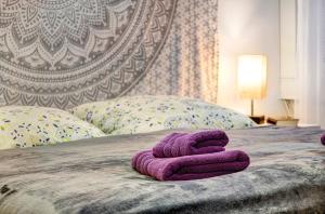 a purple towel sitting on top of a bed at Wohncontainer Derdak in Boizenburg