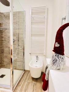 A bathroom at Gloria Holiday Home Bormio