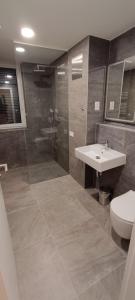 Koupelna v ubytování Apartmán Nely