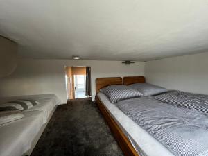 a bedroom with two beds in a room at Ferienwohnung Fördedeck in Kiel