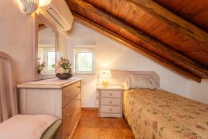 a bedroom with a bed and a dresser and a mirror at Le jardin de Teresa in Algoz +42 photos
