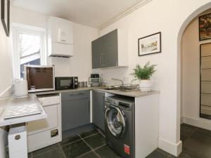 a kitchen with a washer and a washing machine at Maples Annex in Heanor