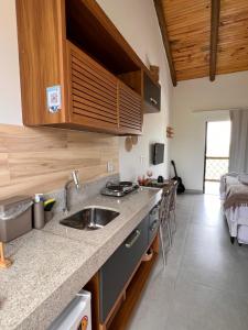 Flor de Cacto Beach Home的厨房或小厨房