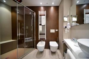 Koupelna v ubytování Eleìra Luxury Accomodations