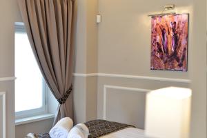 Postel nebo postele na pokoji v ubytování Eleìra Luxury Accomodations