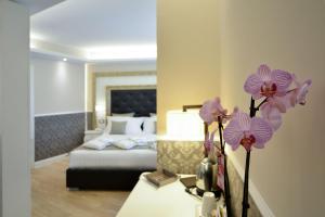 Postel nebo postele na pokoji v ubytování Eleìra Luxury Accomodations