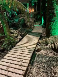 Cabana Lara, com lareira e muito estilo.室外花園