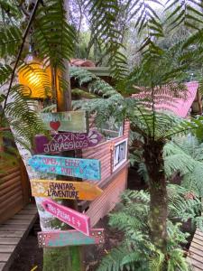 Cabana Lara, com lareira e muito estilo.室外花園