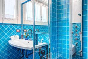 A bathroom at GOCCE VILLAS - Villa Partenope Spectacular Sea View