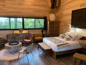 Ένα ή περισσότερα κρεβάτια σε δωμάτιο στο Ségala & Spa