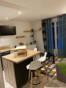 a kitchen with a table and chairs in a room at Bienvenue chez Celia et Nicolas in Saint-Étienne-de-Tinée +21 photos