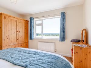 a bedroom with a bed and a window at 3 bed property in Bude 78213 in Ashwater