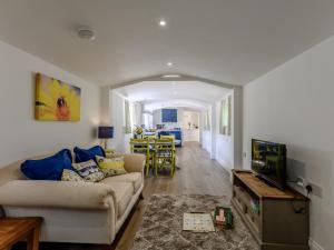 a living room with a couch and a tv at 1 Bed in Weymouth 78865 in Weymouth