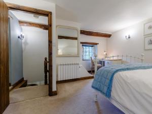 a bedroom with a bed and a mirror at 2 Bed in Longnor 78661 in Longnor