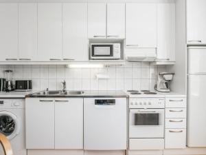 Η κουζίνα ή μικρή κουζίνα στο Holiday Home Moitakuru a22 by Interhome