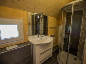 Koupelna v ubytování Chalet Klippitztörl 341 by Interhome