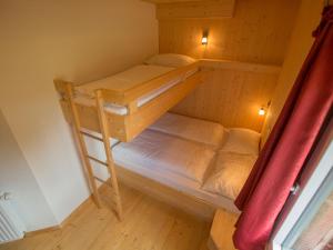 Postel nebo postele na pokoji v ubytování Chalet Klippitztörl 341 by Interhome