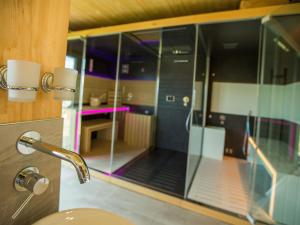 Koupelna v ubytování Chalet Klippitztörl 341 by Interhome