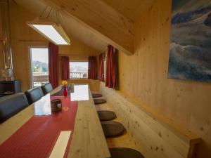 Posezení v ubytování Chalet Klippitztörl 341 by Interhome