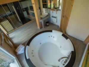 Koupelna v ubytování Chalet Klippitztörl 341 by Interhome