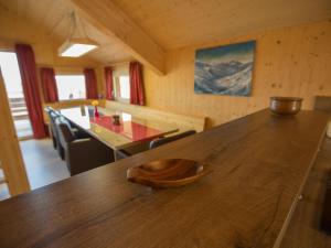 Fotografie z fotogalerie ubytování Chalet Klippitztörl 341 by Interhome v destinaci Klippitztorl
