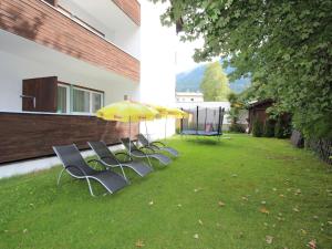 Aed väljaspool majutusasutust Apartment Am Birkenhain-1 by Interhome