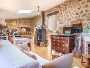 Η κουζίνα ή μικρή κουζίνα στο Holiday Home Es Seguers by Interhome