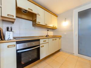 Dapur atau dapur kecil di Apartment Els Pins Vistas by Interhome