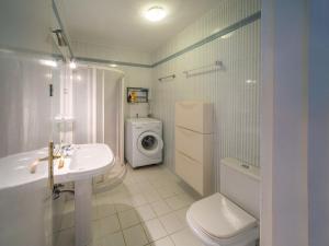Vonios kambarys apgyvendinimo įstaigoje Holiday Home Bonita by Interhome