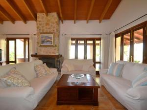 A seating area at Holiday Home Roura by Interhome