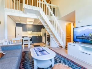 TV a/nebo společenská místnost v ubytování Holiday Home Teerenpesue g 61 by Interhome