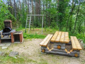 a park with a picnic table and a grill at Holiday Home Ukkorinne mökki by Interhome in Hyrynsalmi