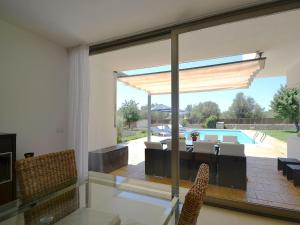 ein Wohnzimmer mit einer großen Glasschiebetür in der Unterkunft Holiday Home Caleu by Interhome in Binissalem