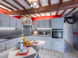 Η κουζίνα ή μικρή κουζίνα στο Holiday Home Chez Lulu-2 by Interhome