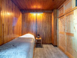 Кровать или кровати в номере Apartment Le Curling B - Val Claret-42 by Interhome
