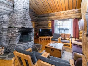 TV a/nebo společenská místnost v ubytování Holiday Home Kultarinne by Interhome