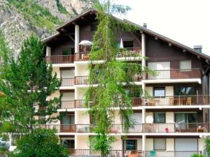 a large building with trees in front of it at Studio Valloire, 1 pièce, 4 personnes - FR-1-263-19 in Valloire
