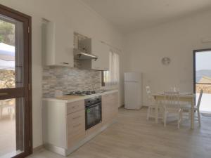 Kuchyň nebo kuchyňský kout v ubytování Villa Bellavista by Interhome