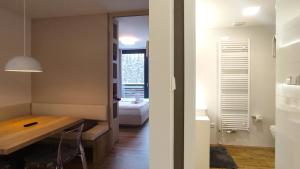 Koupelna v ubytování Tichý Apartmán u Mumlavského vodopádu 2KK s garáží v těsné blízkosti Hornického muzea - by Relax Harrachov