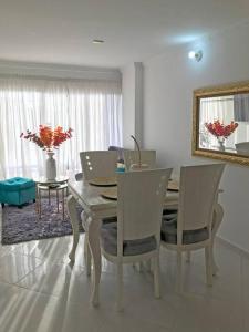 a dining room with a wooden table and chairs at Acogedor apartamento en Barrancabermeja in Barrancabermeja