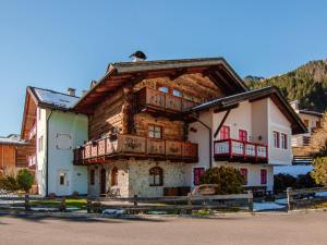 Το κτήριο όπου στεγάζεται  το διαμέρισμα