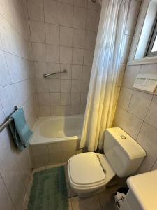 Un baño de Apart hotel Terra Valdivia