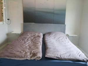 Postel nebo postele na pokoji v ubytování Holiday Home Sjøtun - FJS155 by Interhome