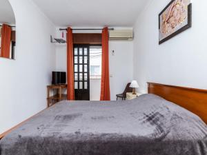 a bedroom with a large bed and a window at Akisol Manta Rota Ocean III in Manta Rota