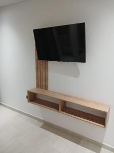 TV a/nebo společenská místnost v ubytování Hotel La Casona San Sebastian