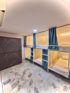 Ένα ή περισσότερα κρεβάτια σε δωμάτιο στο The View Hostel & Lounge